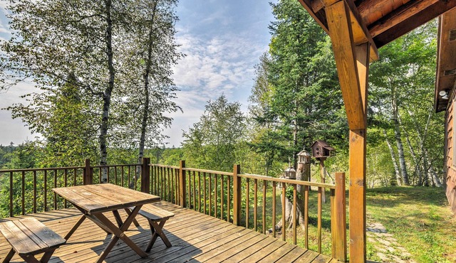 'Stutts Creek Retreat' - Quaint Cabin w/ Fire Pit!