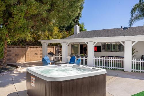 Stylish Getaway with Hot Tub