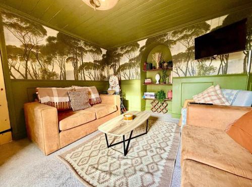 Style 3BR House Jameston | Garden | Near Tenby