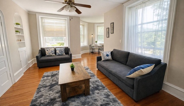 Style and Charm 2BR apt in Melrose Park