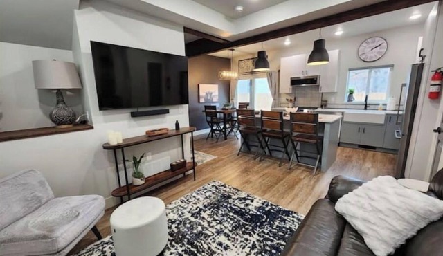 Style and comfort in Helena! Easy access to any part of Helena. No cleaning fees