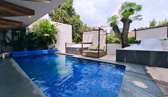 Style & Design Loft: 2 PRIVATE JACUZZIS, POOL, TERRACE, GRILL!
