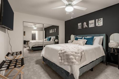 Style, Peace, Comfort in N Hollywood Next to Burbank Free Indoor Parking and Wifi