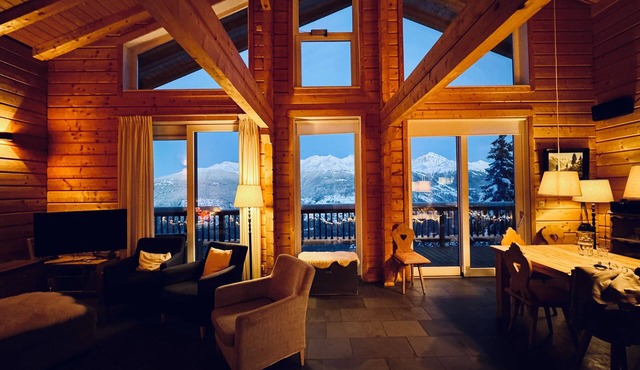 Style, Sauna & Stunning Views. Ski, Hike, MTBike, Spa & More.