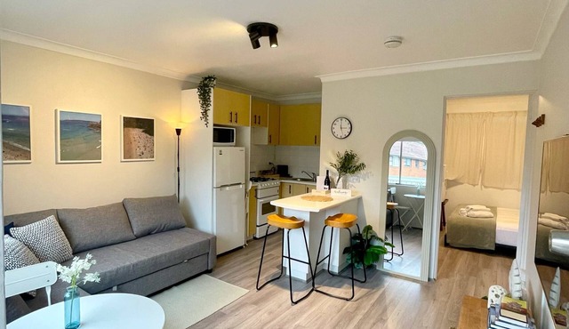 Stylish 1-Bed, Flat Walk to North Manly