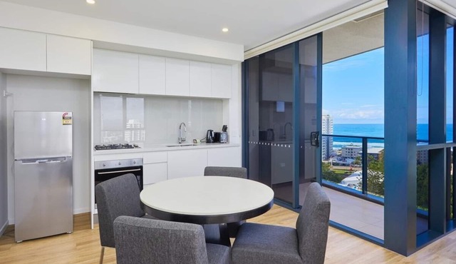 Stylish 1 Bedroom + Partial Ocean View In Surfers