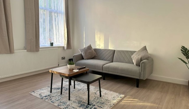 Stylish 1-Bedroom apartment 3 minutes from Elizabeth Line