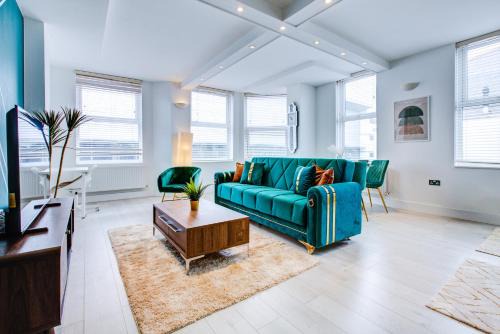 Stylish 1 Bedroom Apartment, High St. Sutton, Free Parking