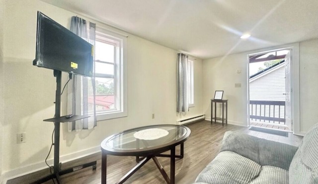 Stylish 1-Bedroom Duplex home with Air Conditioning in Desirable Danville