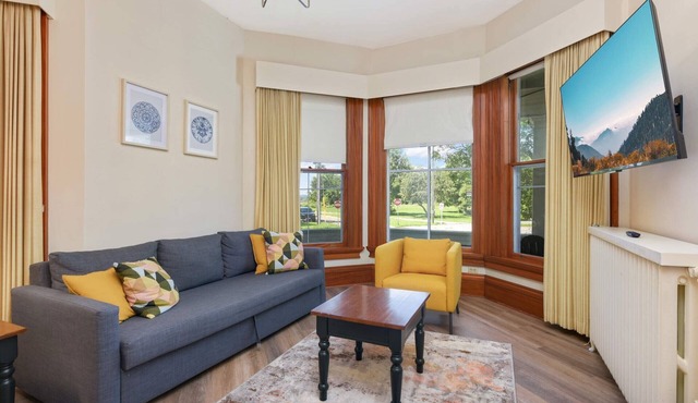 Stylish 1-Bedroom in Saint Paul with River Views