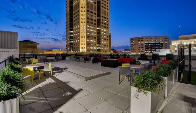 Stylish 1 bedroom loft located in the center of downtown Des Moines.