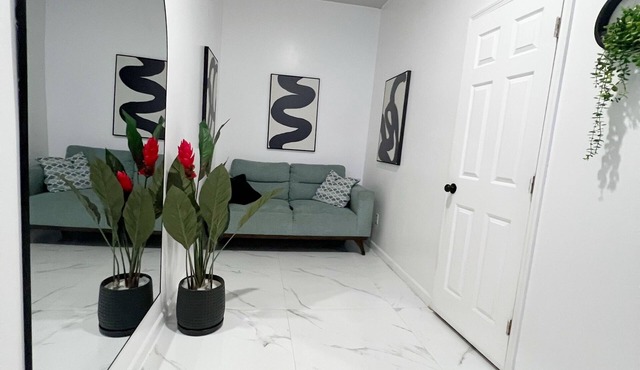 Stylish 1-Bedroom Private Suite - Miami