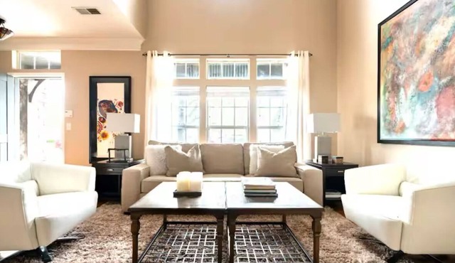 Stylish 1-bedroom Townhome with Washer-Dryer/Parking/30-day+ /Gym/Pool