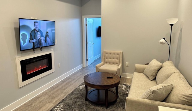 Stylish 1-BR/1-BA near Capitol Hill - U4