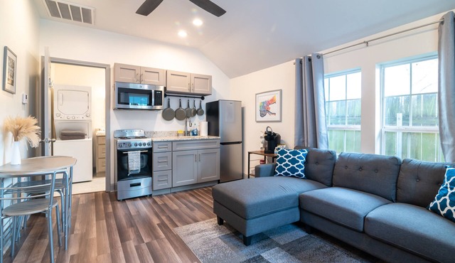 Stylish 1 BR,1BA Home Steps From Freret St