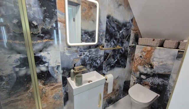 Stylish 1 BR Apartment Near Heathrow