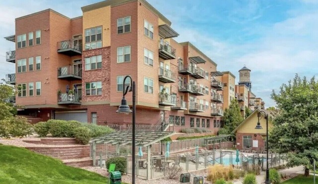 Stylish 1B/1B condo with amenities in heart of Olde Town Aravada
