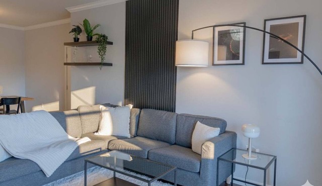 Stylish 1B City Stay Steps from Rivers & Nightlife