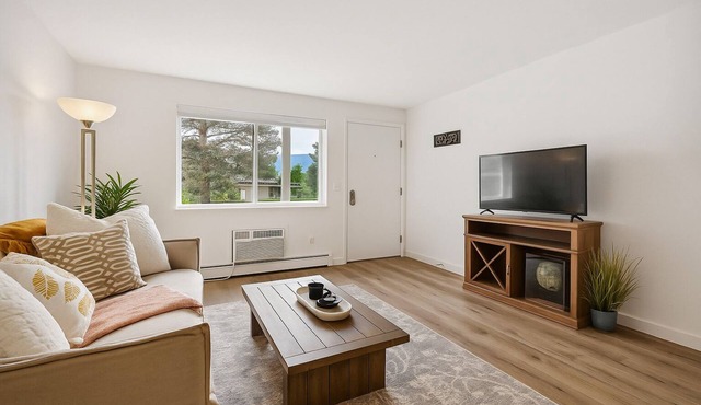 Stylish 1BD with Mountain Views + Pool