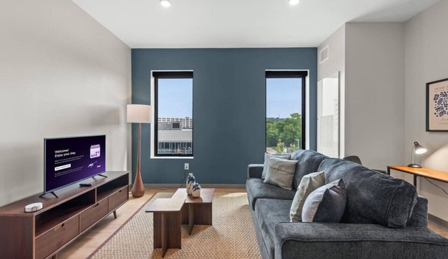 Stylish 1BDR | Cleveland Clinic | Free Garage