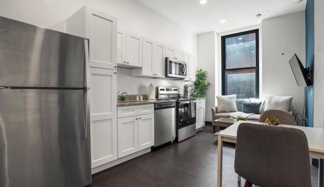 Stylish 1BR apartment downtown
