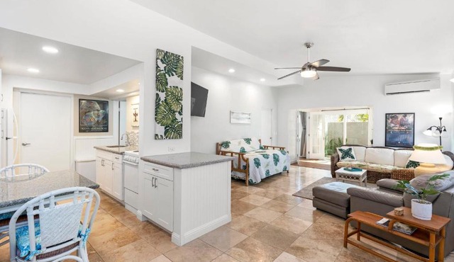 Stylish 1BR Apartment with AC Full Kitchen & WD - Just Steps to the Beach