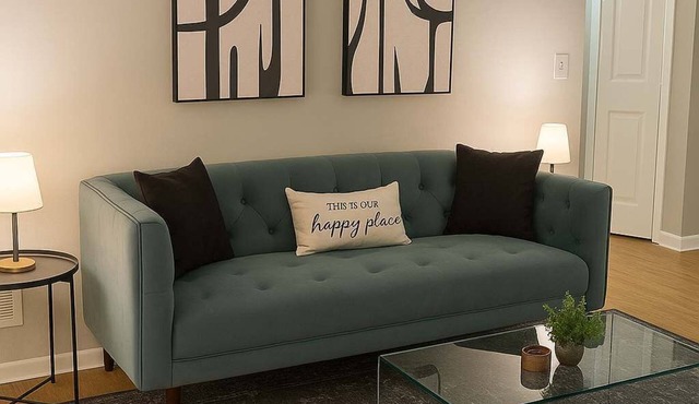 Stylish 1BR Apt in Lakeview