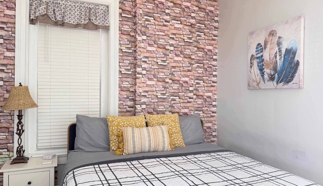 Stylish 1BR Apt w/King Bed, Free Parking & 1.5 Baths