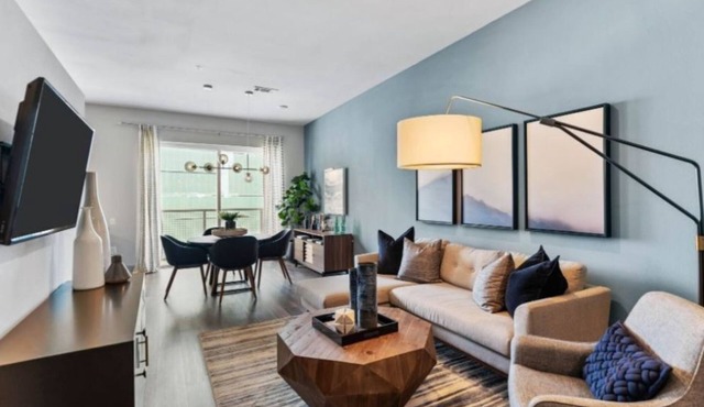Stylish 1BR at Miro – Rooftop Pool and Fire Pit!