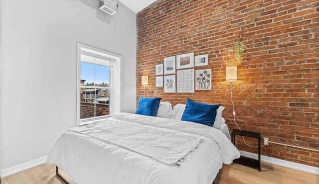 Stylish 1BR Boutique Loft in Downtown Peterborough