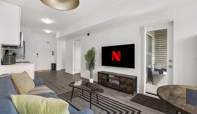 Stylish 1BR Condo in Prime Location with Parking and Wi Fi