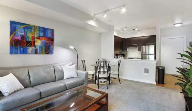 Stylish 1BR Condo in Prime Capitol Hill w/Parking