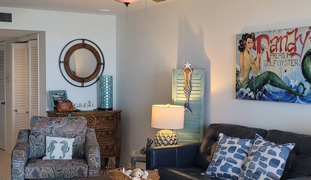 Stylish 1BR - Direct Beachfront - Renovated -Phoenix VII