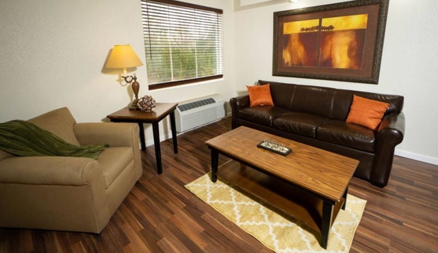 Stylish 1BR Getaway with Pool – Oak Ridge Branson