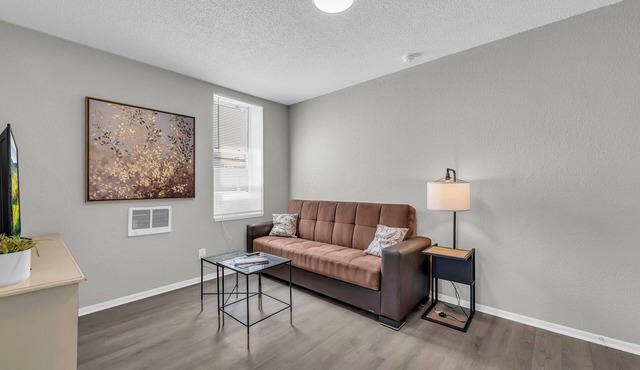 Stylish 1BR Historic Charm Meets Prime Convenience