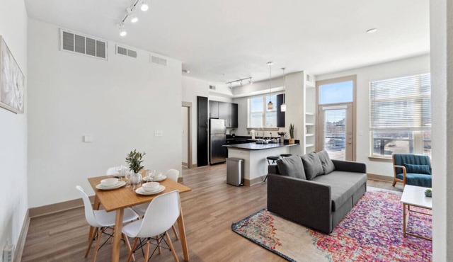 Stylish 1Br in Deep Ellum with Free Parking Near Baylor Med