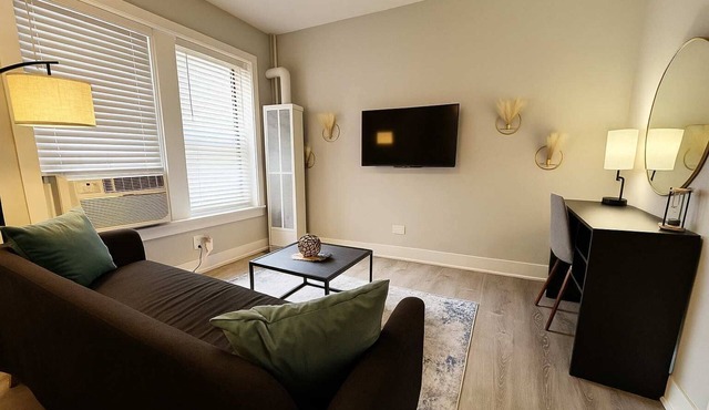 Stylish 1BR in Lakeview Chicago