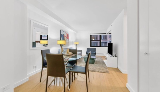 Stylish 1BR Living with Fitness Center at The Nash