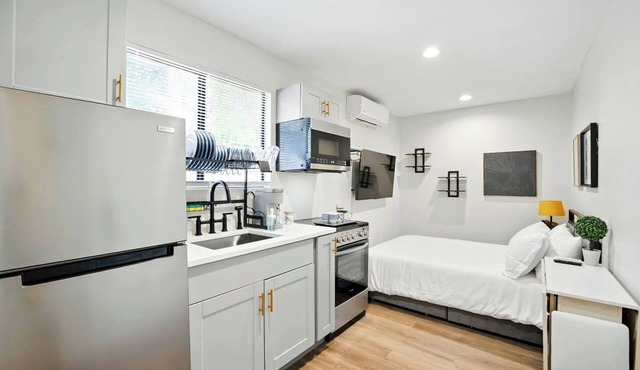 Stylish 1BR near Murray Hill Dining w/Kitchen