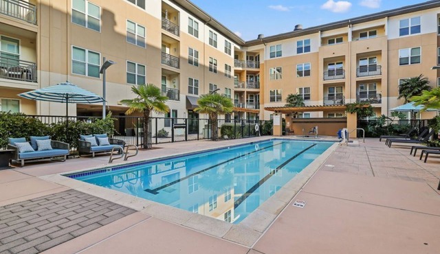 Stylish 1BR Plaza Residence with Pool