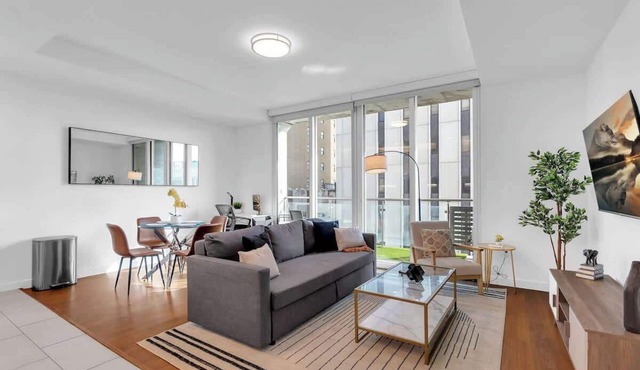 Stylish 1BR Retreat + Gym Near Downtown Tulsa