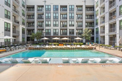Stylish 1BR Retreat in Houstons Sawyer Yard Art District Minutes to Downtown