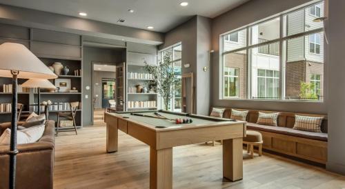 Stylish 1BR Stay Pool Luxe Amenities