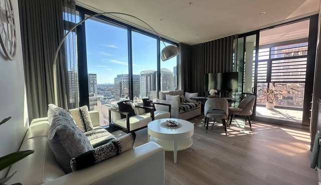 Stylish 1BR suite with City-view & Balcony