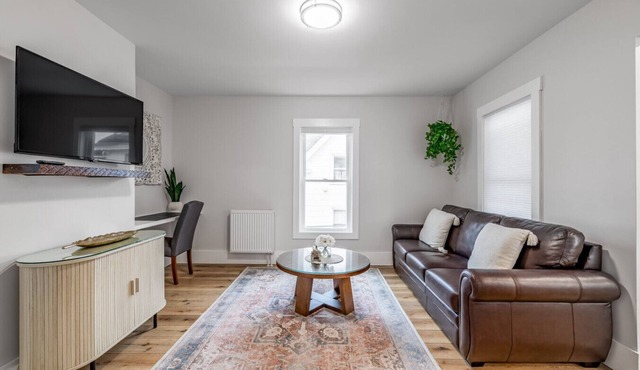 Stylish 1BR|Walk to Downtown Bangor|Fast Wifi|Near Waterfront
