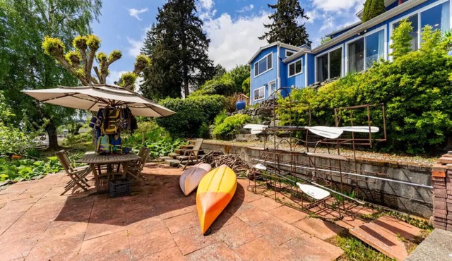 Stylish 1BR Waterfront Cottage w/Garden & Fire Pit