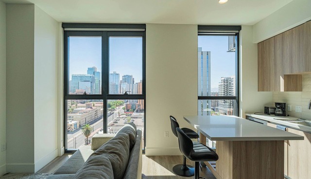 Stylish 1BR1BA with Pool, Gym, Rooftop + Washer/Dryer
