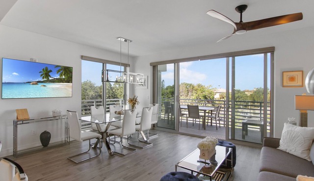 Stylish 2/2 CORNER UNIT Pool View w/2 terraces 4th Floor