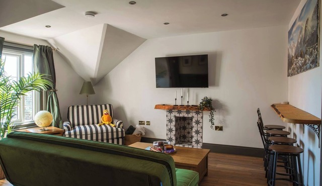 Stylish 2-4 bed Apt- Free parking - Self Check-In