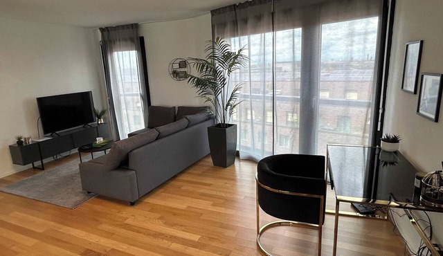 Stylish 2.5-Room + Basel Card | 6th-Floor Comfort